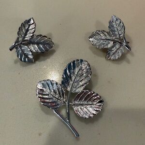 Sarah Coventry Leaf Brooch and Earring Set
